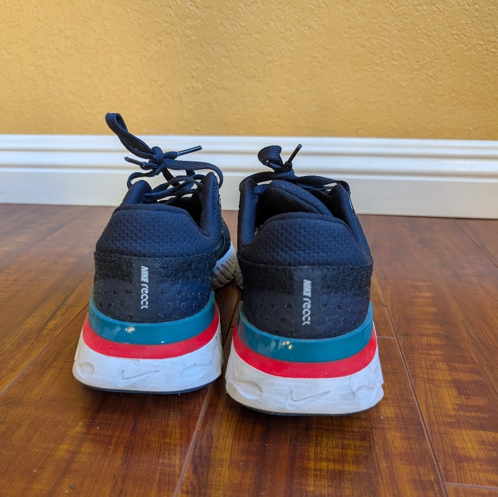 Running shoes - Picture 3 of 5